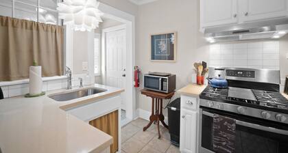 Cottage in the Heart of Downtown Beaufort Historic Area 5-min walk to River!