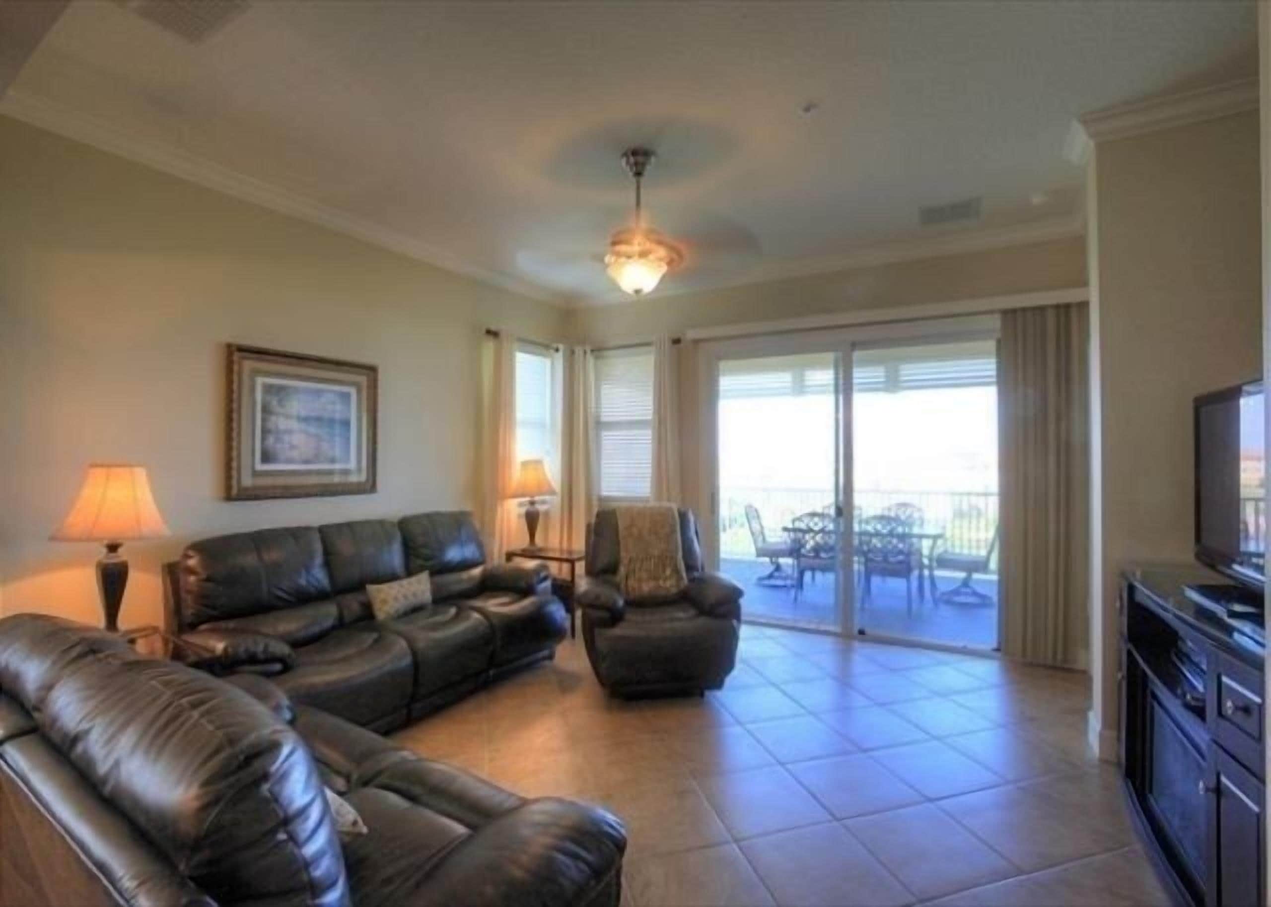 Smart TV, fireplace, DVD player, books