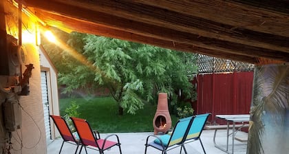 2 person JACUZZI Cozy Cottage (Entire House)