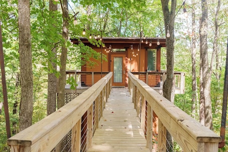 Property grounds. 2-Person Romantic Treehouse Getaway in Hocking Hills, Ohio