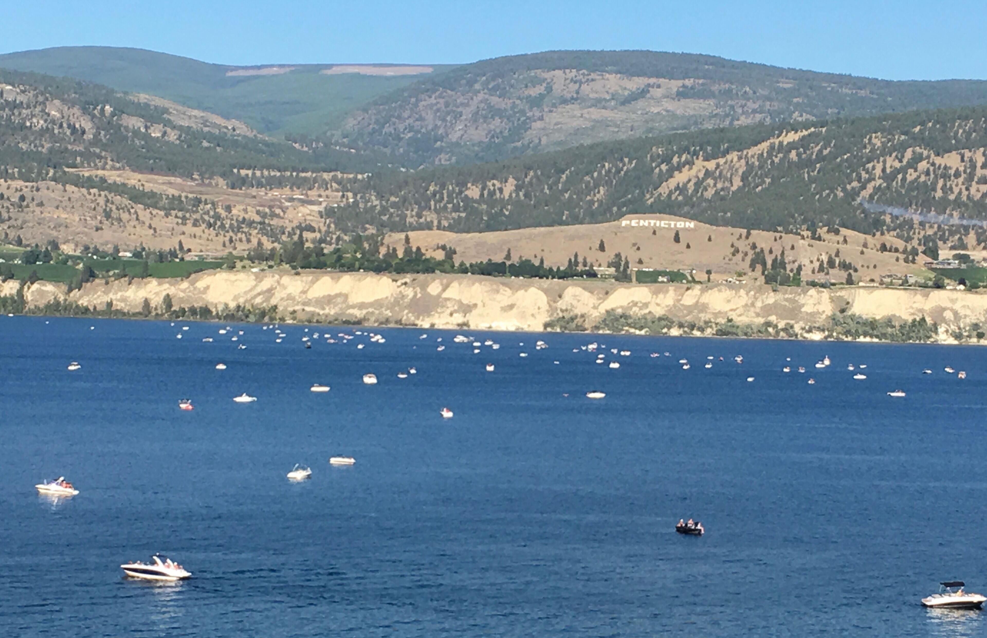 Boats getting ready to watch Snowbirds