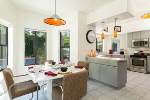 冰箱、微波炉、烤箱、炉灶