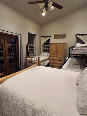 3 bedrooms, free WiFi, bed sheets