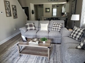 Smart-TV, peis og bøker