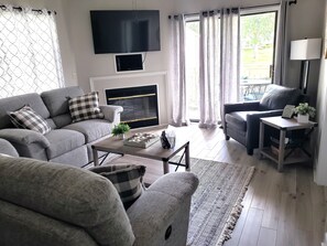 Smart-TV, peis og bøker