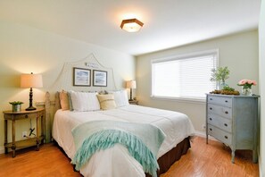 3 soverom, strykejern/-brett, internettilgang og sengetøy