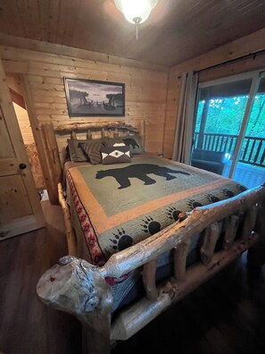 2 bedrooms, iron/ironing board, free WiFi, bed sheets - Natures retreat!  Lakeside log cabin on 7 acres! Hike, Fish, Swim, Kayak, Spa!  (wautoma)