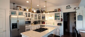 3 acre Lake, Farm Animals Petting Zoo, Horses and Horseback Riding, Room to roam