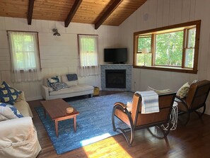 Smart TV, books - Bright and Spacious Cape House with Central Air (Wellfleet)