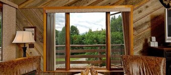 Aspen Riverhouse-Riverfront Family Vacation