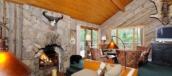 Aspen Riverhouse-Riverfront Family Vacation