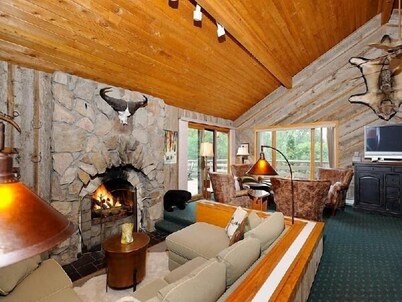 Aspen Riverhouse-Riverfront Family Vacation