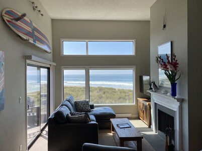 Beachfront Condo with Amazing Views, Comfort, and Fun for Everyone 