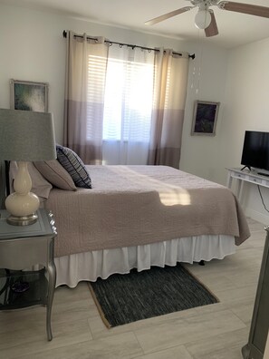 3 bedrooms, desk, iron/ironing board, travel crib - Luxury French-Style Villa with Heated Pool. Walk to Vanderbilt Beach & Mercato (Naples)