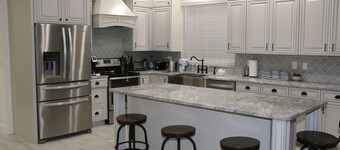 Luxury French-Style Villa with Heated Pool. Walk to Vanderbilt Beach & Mercato