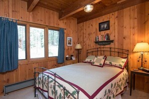 2 bedrooms, iron/ironing board, free WiFi, bed sheets - Big Water Pines, large yard w/hot tub, dog friendly, walk to beach and private pier by Tahoe Time VR (Homewood)