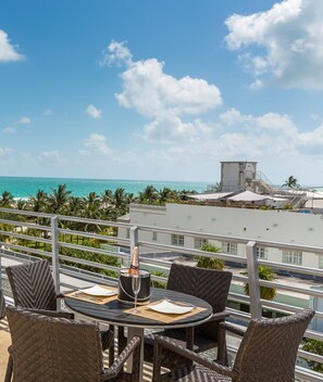 Outdoor dining - Oceanview Penthouse, Private Rooftop w/ Hot Tub, Steps to Ocean (Miami Beach)