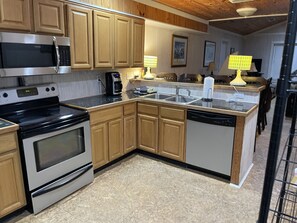 Private kitchen - Tooth & Nail-3 BR/2 BA - Pool Table -Gulf Side (Gulf Shores)