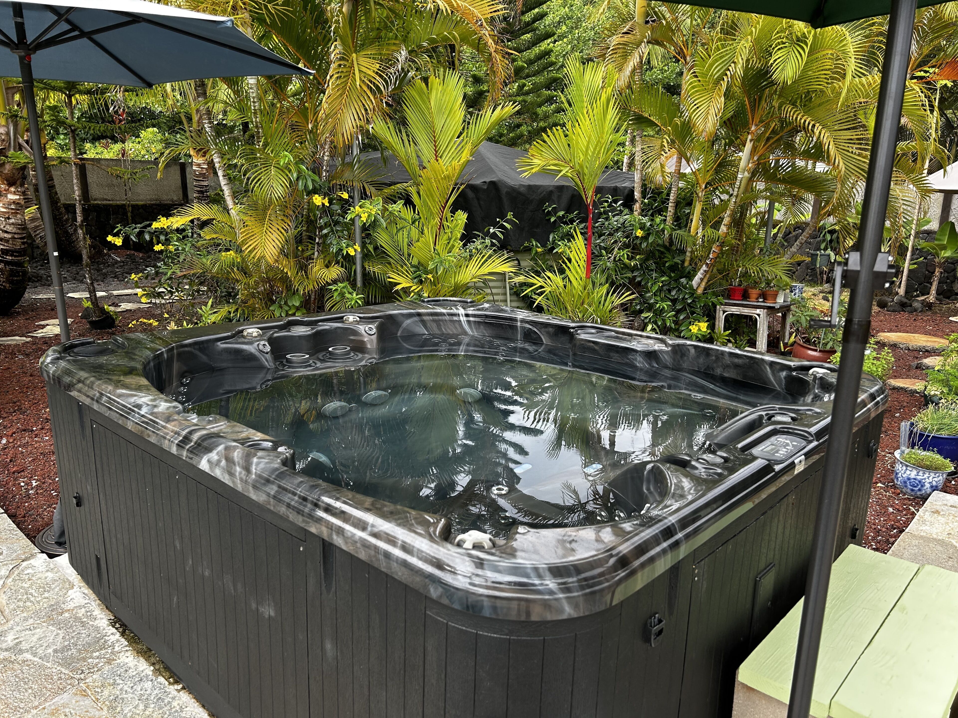 Outdoor spa tub
