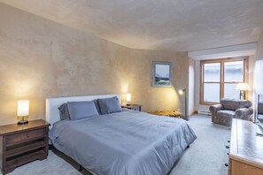 5 bedrooms, travel crib, free WiFi, bed sheets