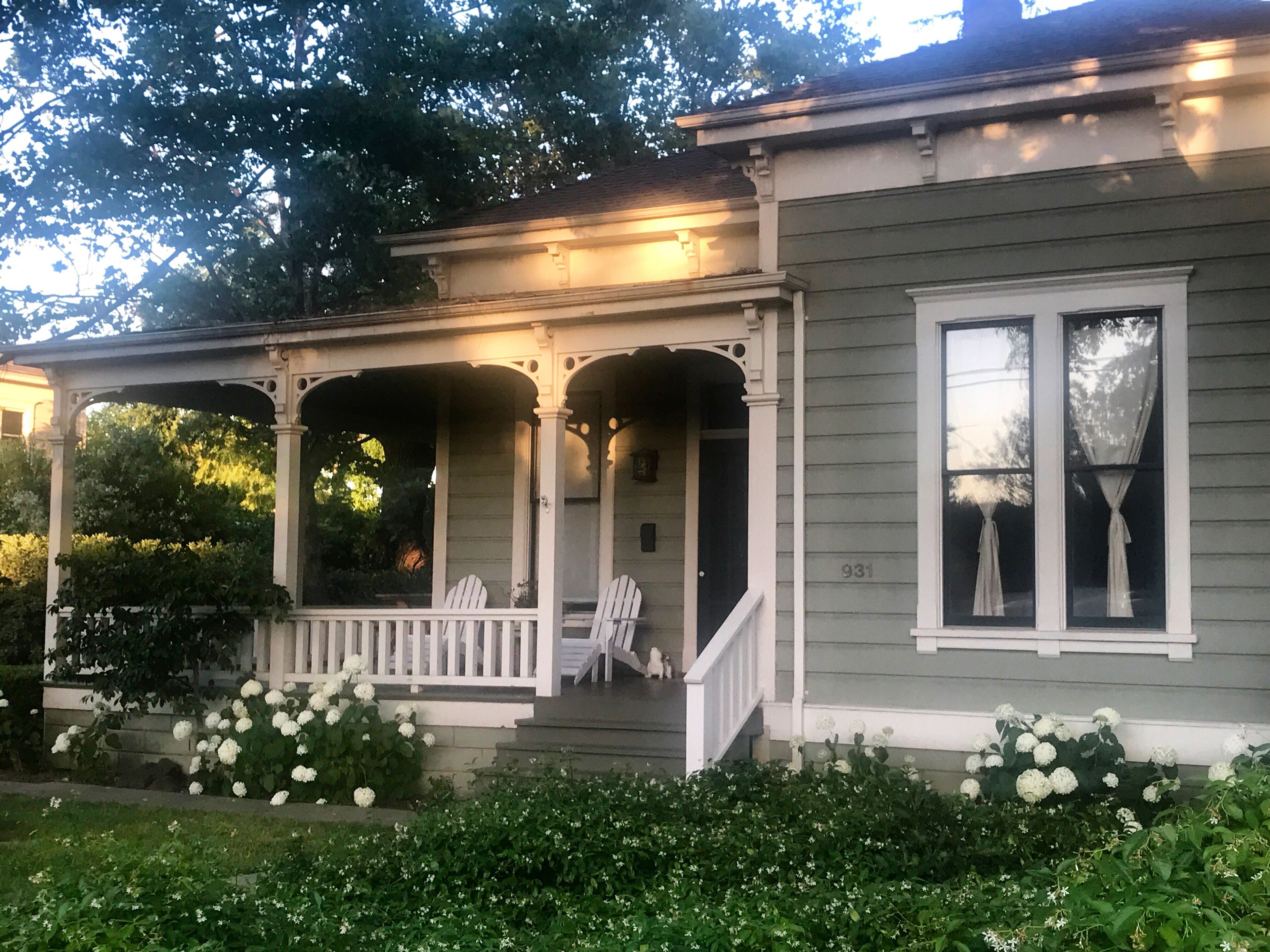 Charming victorian, walking distance to downtown, restaurants, and wineries.
