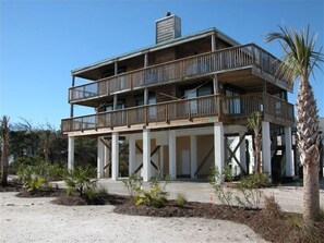 Exterior - BEST DEAL ON THE CAPE.  200 STEPS TO THE BEACH, NOT A 6 MIN DRIVE.  PETS OK. (Port St. Joe)