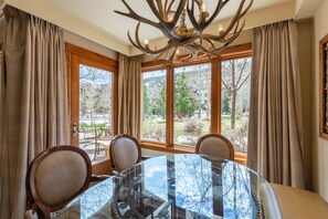 Interior - LION SQUARE LODGE at Gondola Ski In/Out 1st Floor Vail Mt View (Vail)