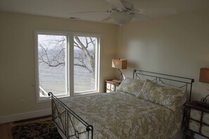 4 habitaciones, tabla de planchar con plancha y cuna de viaje 