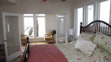 4 bedrooms, iron/ironing board, travel crib, free WiFi