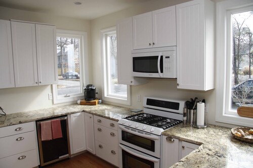 Contemporary ylellisyyttä kotiin upea veden näkymät