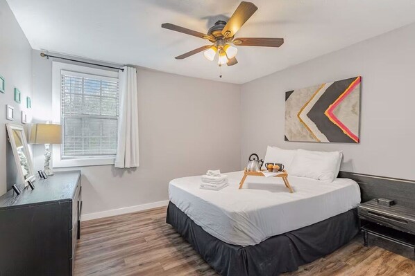 2 chambres, fer et planche à repasser, accès au Wi-Fi (inclus)