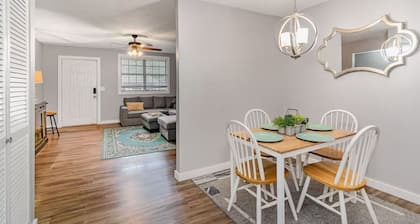 Cute & Cozy - Minutes from Downtown & BNA