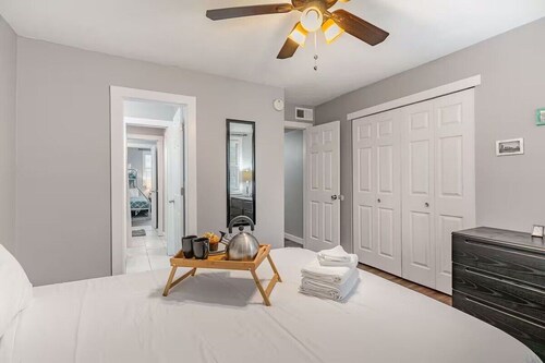 Cute & Cozy - Minutes from Downtown & BNA