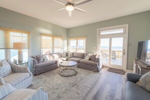 Smart TV, books - Cair Paravel East, Beach+Pool+Hot tub, Sleeps 18 (Gulf Shores)