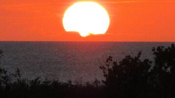 In Strandnähe, Liegestühle, Strandtücher