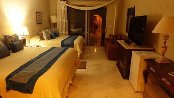 2 bedrooms, in-room safe, desk, iron/ironing board