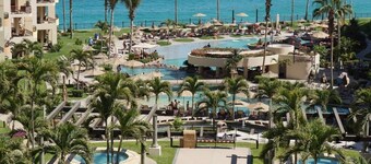 UNBELIEVABLE VIEWS-EXTRA LARGE BALCONY FOUR LOUNGE CHAIRS 3 KING BEDS
