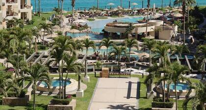 UNBELIEVABLE VIEWS-EXTRA LARGE BALCONY FOUR LOUNGE CHAIRS 3 KING BEDS