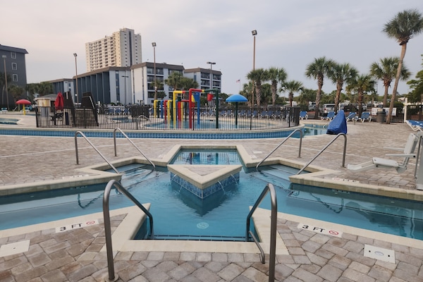 Piscine couverte, piscine extérieure