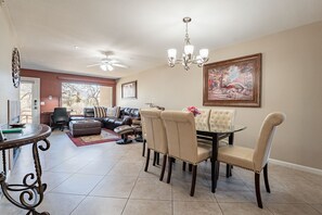 Interior - Luxurious First Floor 2 Bedroom Condo with Awesome Views. (Tucson)