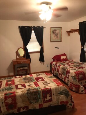 5 bedrooms, iron/ironing board, Internet, bed sheets