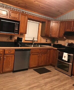 Microwave, dishwasher, coffee/tea maker, cookware/dishes/utensils