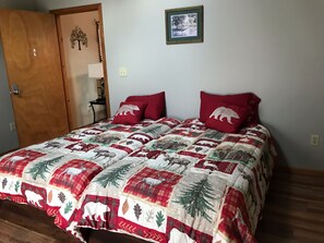 5 bedrooms, iron/ironing board, internet, bed sheets