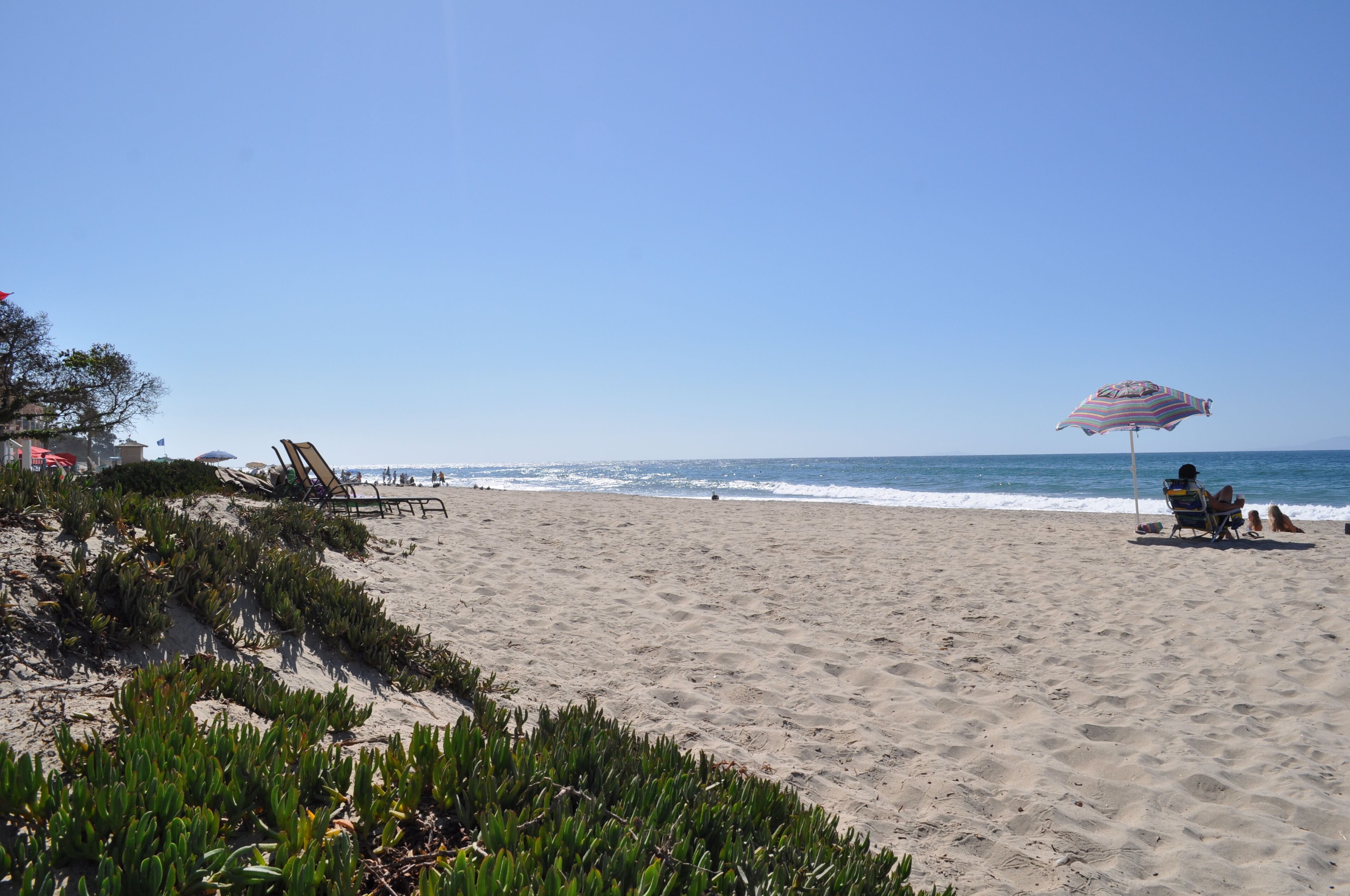 Chaises longues, serviettes de plage