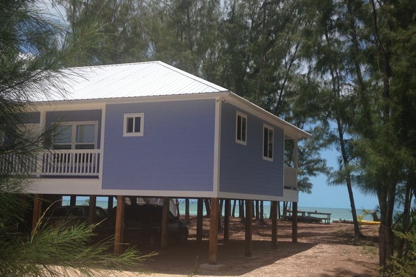view of the house and beach beyond from the driveway