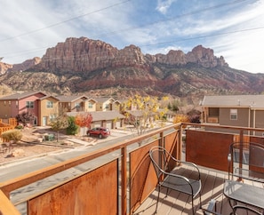 Property grounds - Springdale Townhome 1 (Springdale)