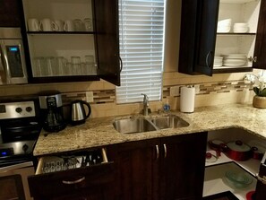 Fridge, microwave, oven, stovetop - Springdale Townhome 1 (Springdale)