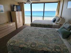 2 habitaciones, tabla de planchar con plancha y cuna de viaje 