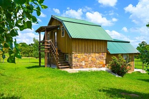 Exterior - Near Turner Falls, Arbuckle Lake, Chickasaw National Park, & CrossBar Ranch. (Elmore City)