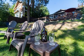 Property grounds - RiverBend Bungalow- RIVERFRONT with Salt Hot Tub, AC, 100+mbps Wifi, So Walkable (Bend)